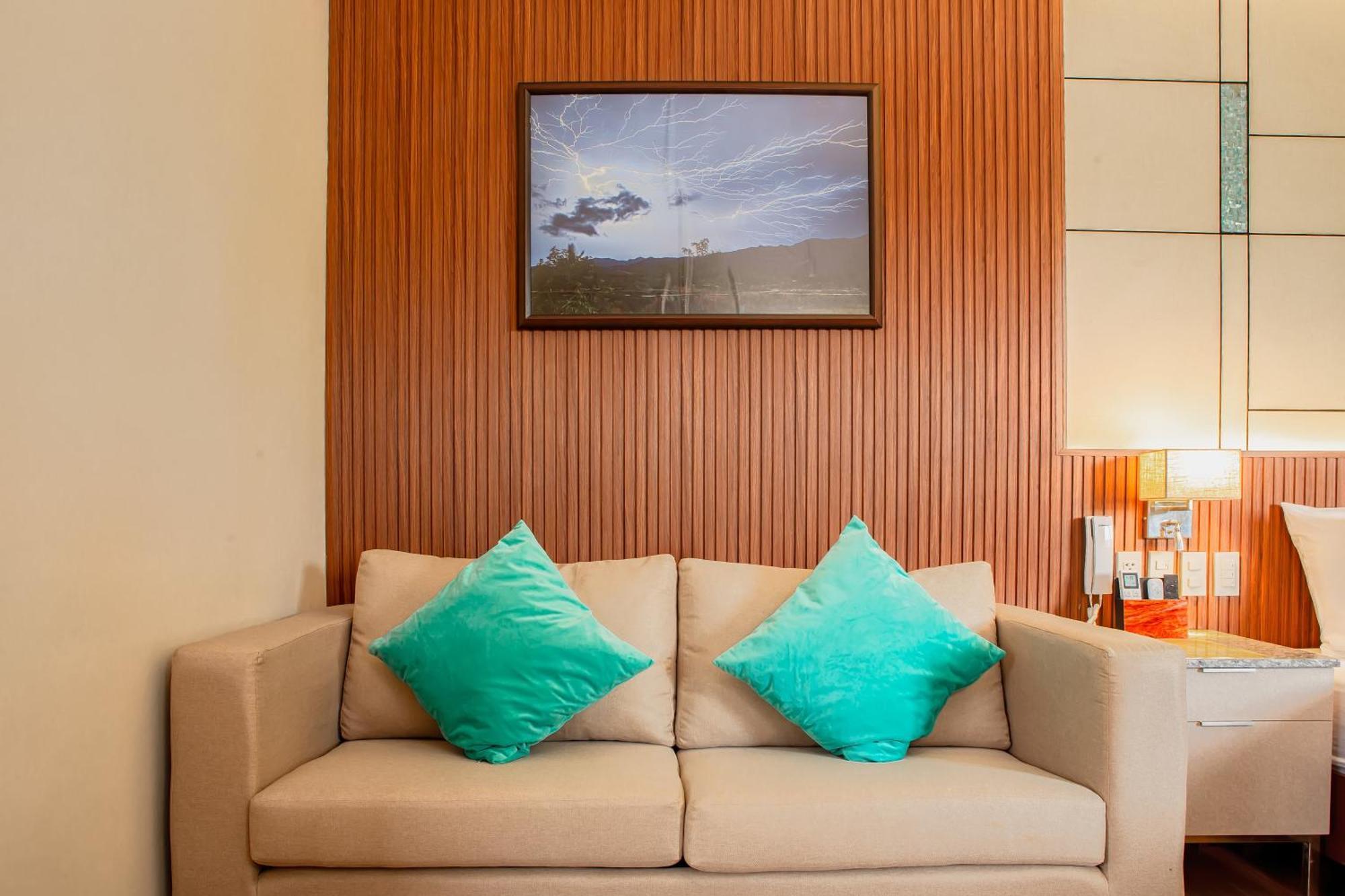 Solina Beach & Nature Resort Carles Екстер'єр фото