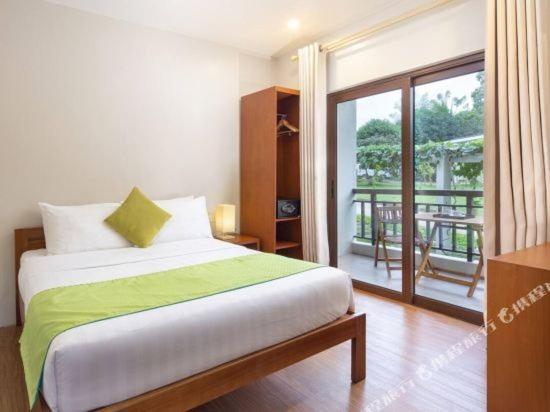 Solina Beach & Nature Resort Carles Екстер'єр фото