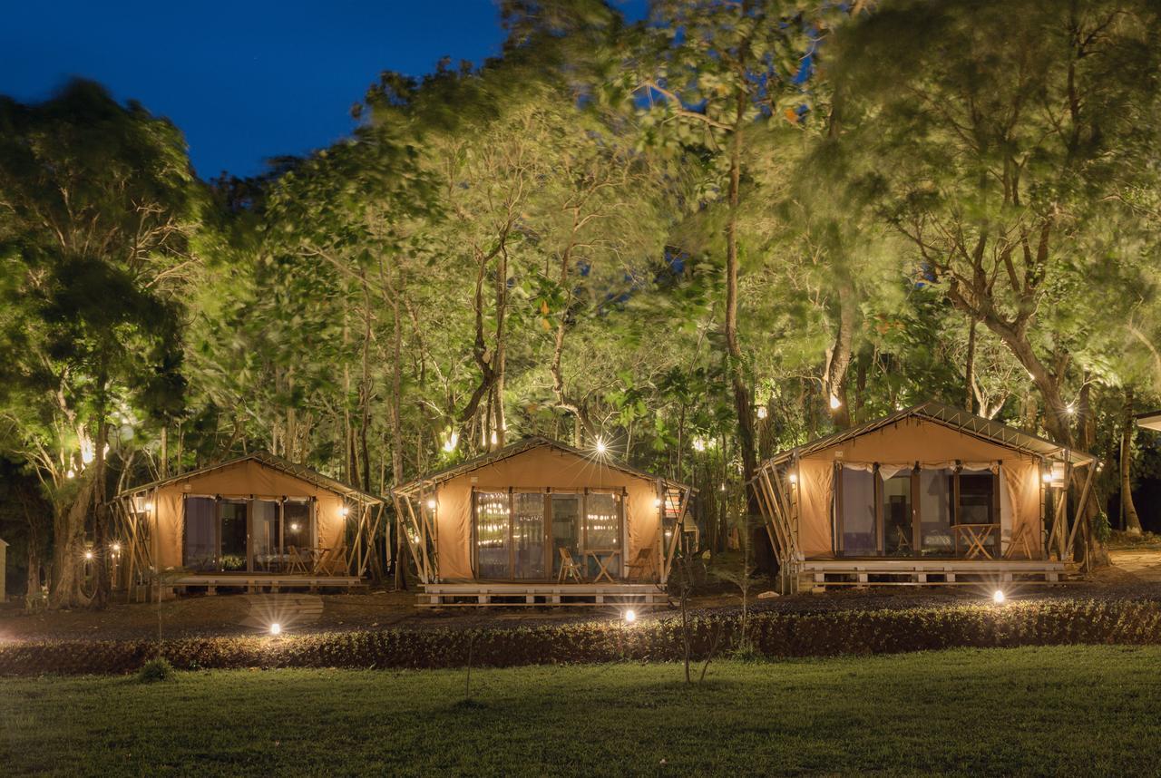 Solina Beach & Nature Resort Carles Екстер'єр фото