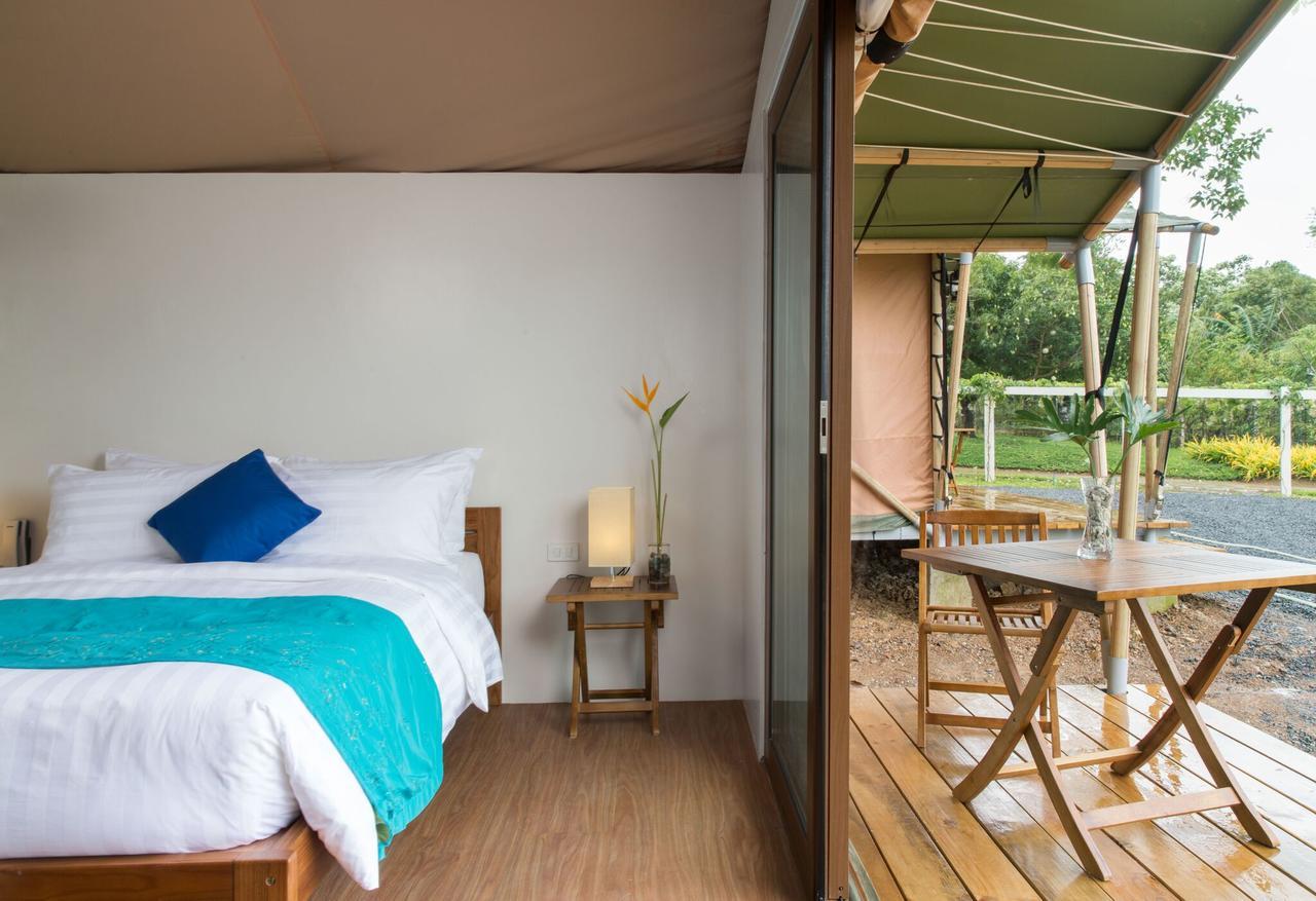 Solina Beach & Nature Resort Carles Екстер'єр фото