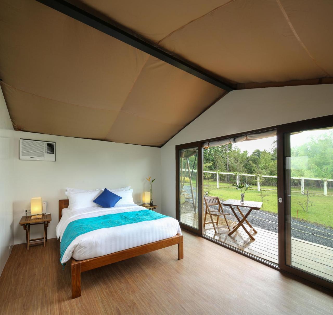 Solina Beach & Nature Resort Carles Екстер'єр фото